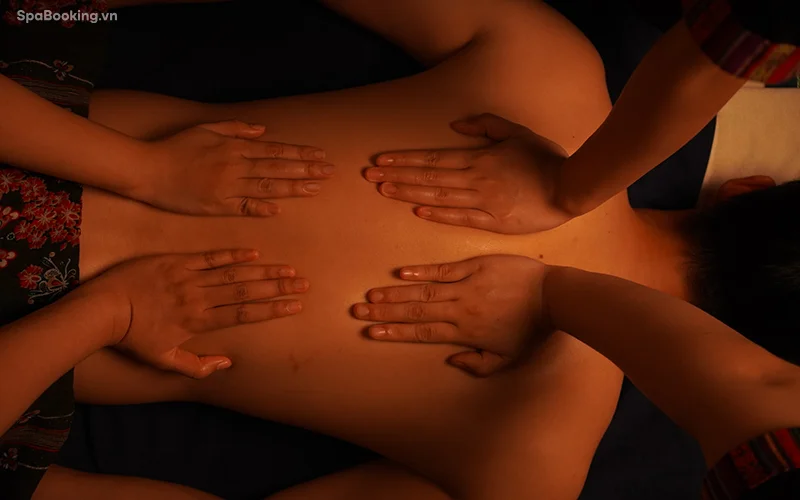 Therapists' harmony in an eight hands massage for complete relaxation.