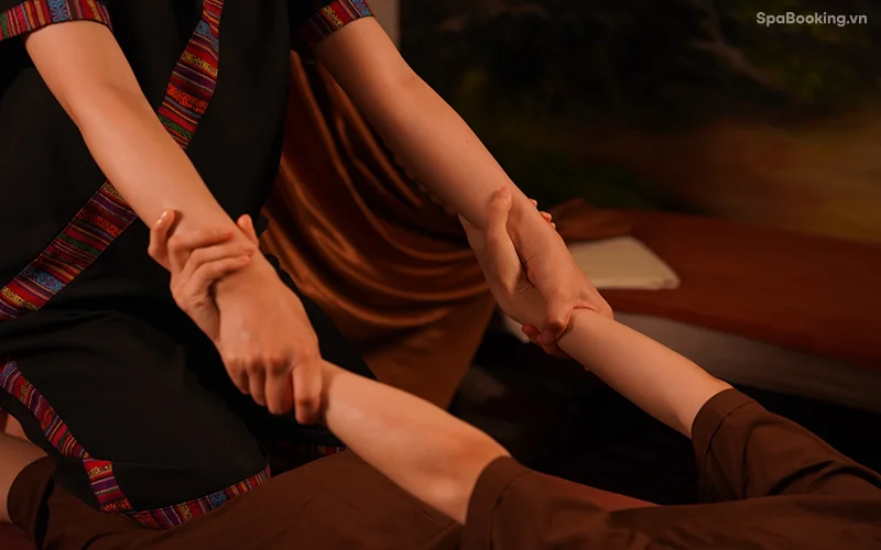 Liệu pháp massage Thái giúp cải thiện tuần hoàn máu và giảm đau nhức cơ thể hiệu quả.