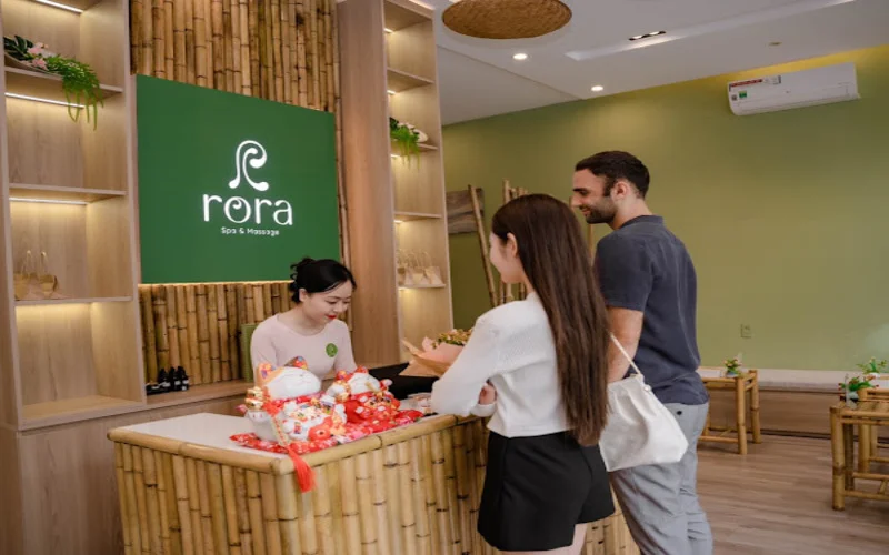 The architecture of RORA Spa Danang is primarily designed using traditional Vietnamese bamboo