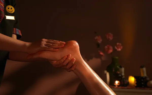 Lợi ích bất ngờ của massage chân đối với sức khỏe